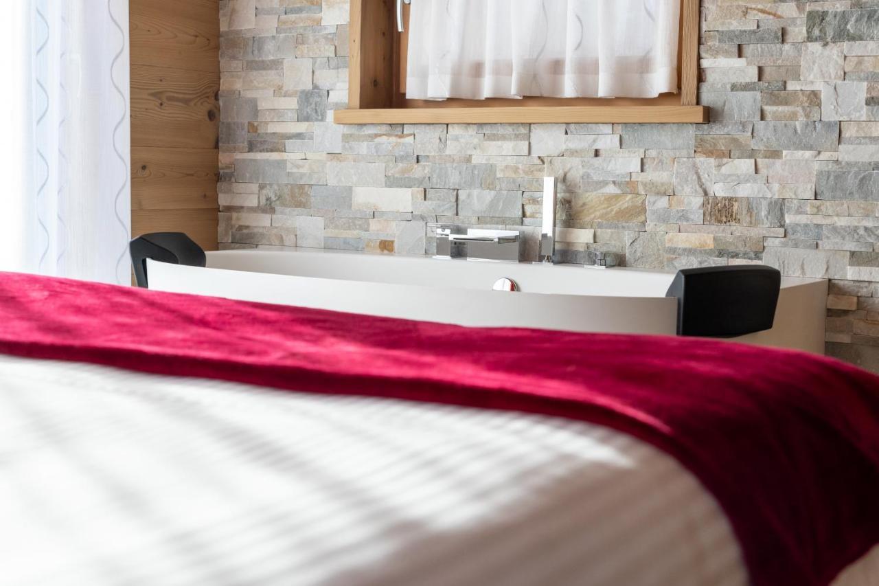 Chalet Imbosc'ché - B&B in beautiful surroundings Livigno Exterior foto