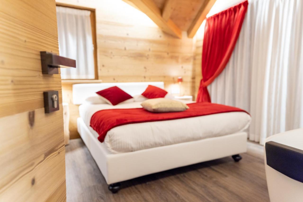 Chalet Imbosc'ché - B&B in beautiful surroundings Livigno Exterior foto